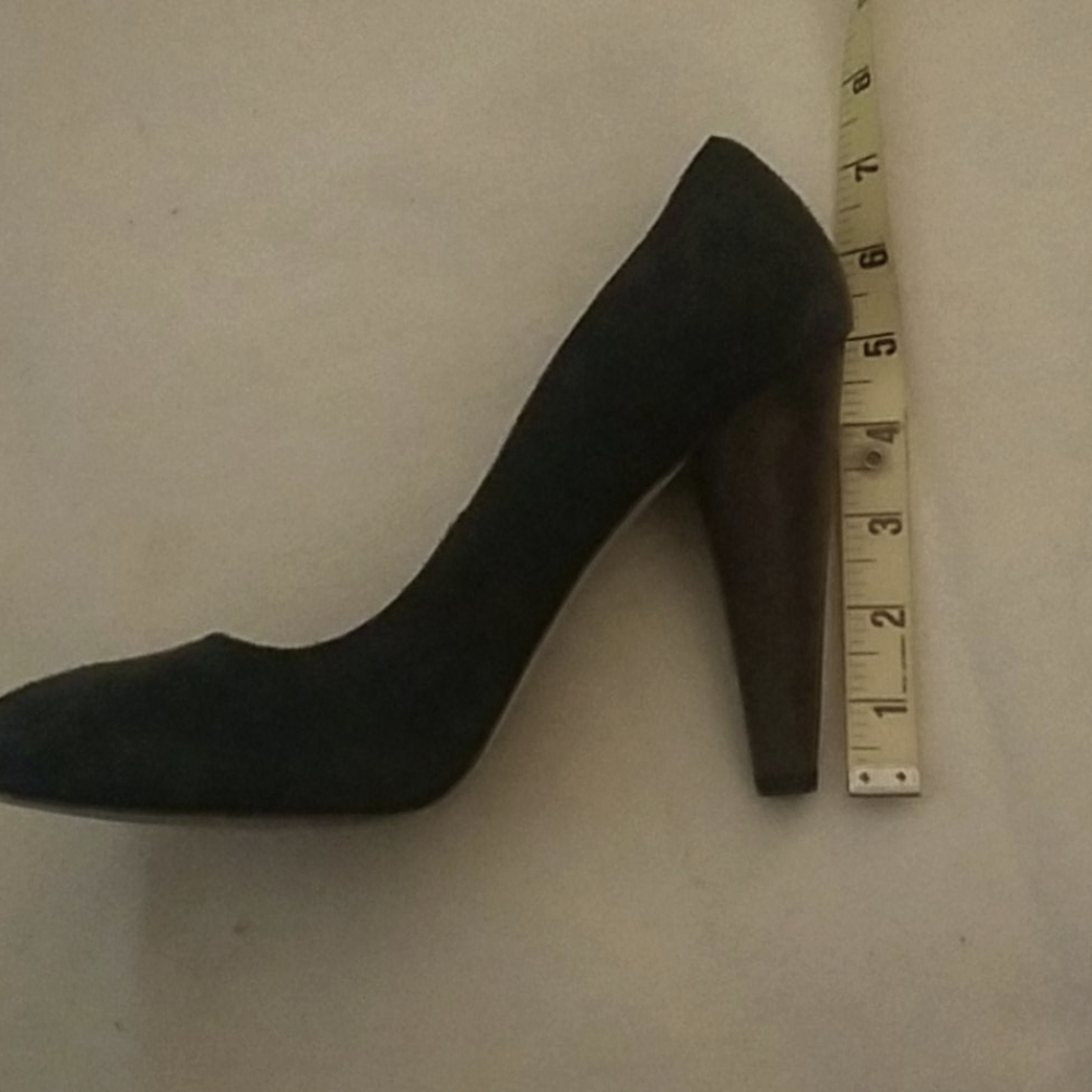 Cole Haar 41/2 inch heel. Navy blue suede heels